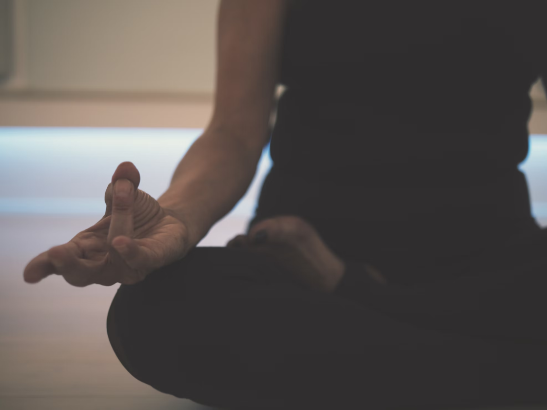 總是睡不好嗎? 試試冥想的力量~探索夜間冥想的力量:5個冥想步驟讓你更放鬆與安穩入睡 3 image 1